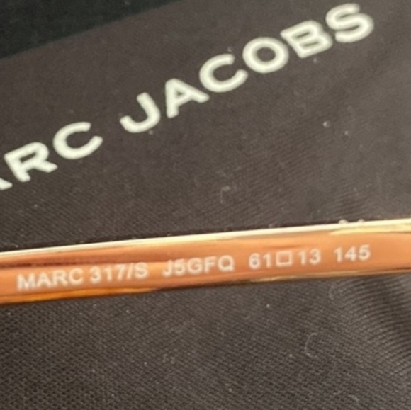 Marc Jacob's Gradient Aviator Sunglasses with case - Picture 6 of 6